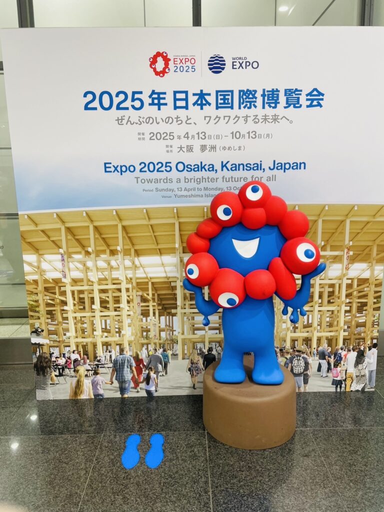 品川駅新幹線乗り場のミャクミャク