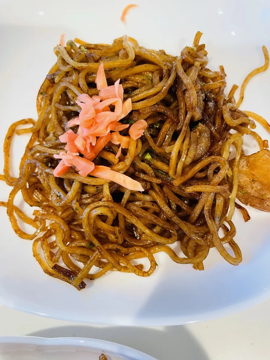 富士宮やきそばのかための麺のアップ