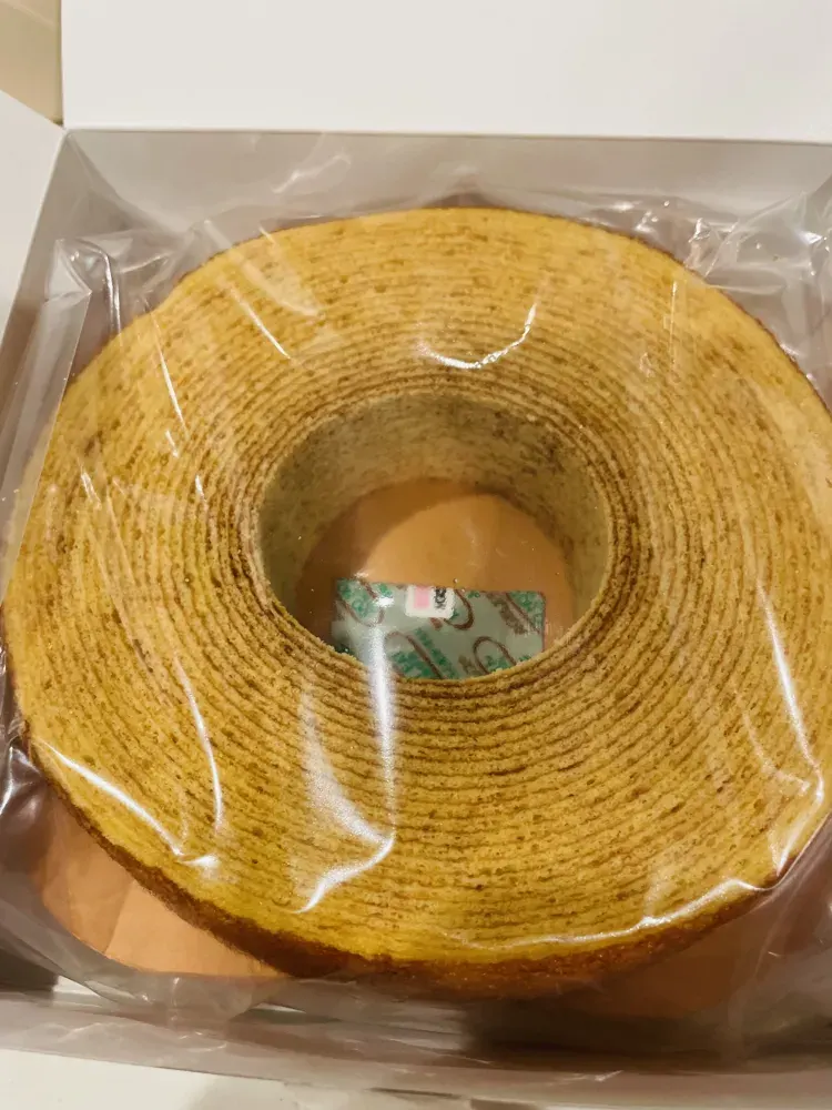 袋に入ったカステラ屋のバームクーヘン